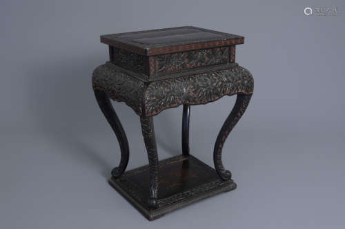 A Chinese black and red lacquered wood stand, 19th/20th C.