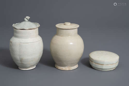 Two Chinese qingbai covered jars and a box, Song or later