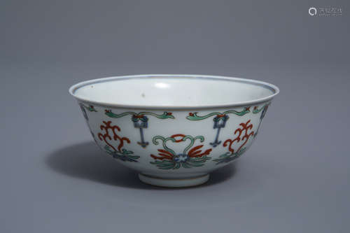 A Chinese wucai bowl with floral design, 19th C.