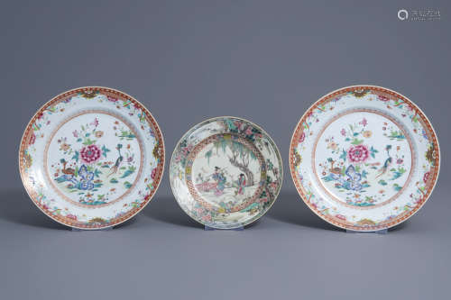 A pair of Chinese famille rose chargers and a plate, Yongzheng and Qianlong