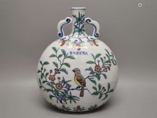 A Chinese Wu-Cai Glazed Porcelain Vase