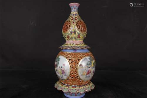 A Chinese Famille-Rose Porcelain Double Gourd Vase