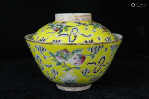 A Chinese Yellow Ground Famille-Rose Porcelain Tea Bowl with Cover