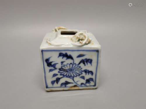 A Chinese Blue and White Porcelain Square Jar