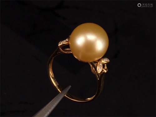 A Chinese Gold Ring with Pearl Inlaid