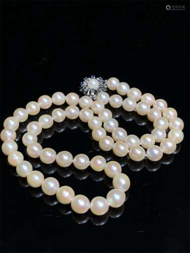 A Chinese Pearl Necklace