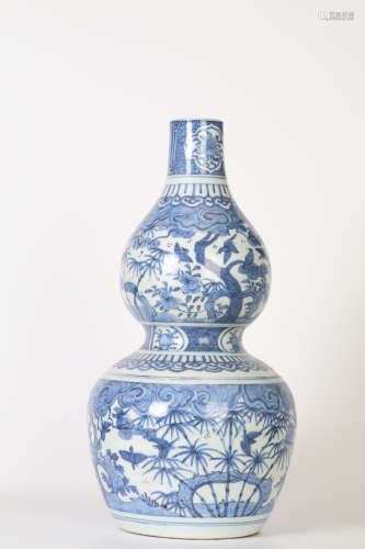 Blue and white gourd bottle