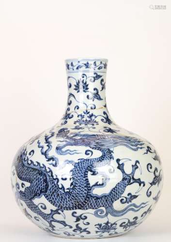 Blue and white dragon pattern bottle