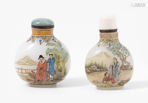 Lot: 2 Snuff Bottles