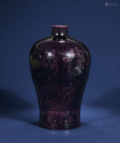 清 茄皮紫釉暗刻三多纹梅瓶