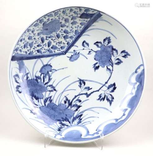 JAPON, XVIIIème siècle. \nGrande coupe en porcelain…