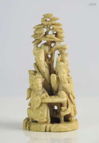 CHINE, circa 1900 1910. \nGroupe en ivoire sculpté …