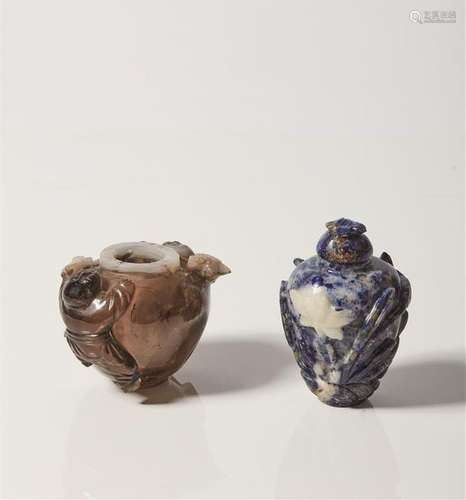 CHINE, XXème siècle. \nDeux petits vases en quartz …