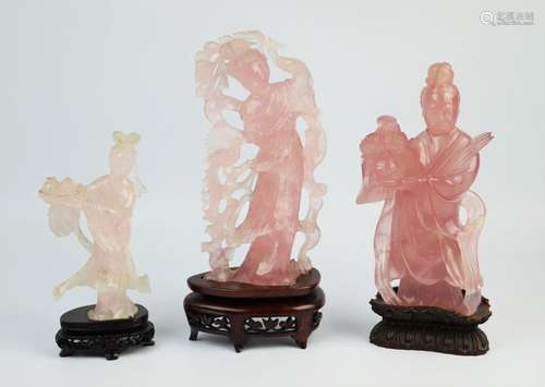 CHINE, XXème siècle. \nTrois statuettes en quartz r…