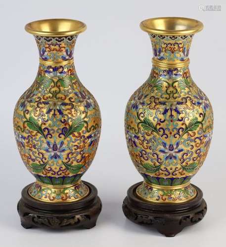 CHINE, XXème siècle. \nPaire de vases balustres en …