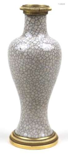 CHINE, XIXème siècle. \nPetit vase en porcelaine cr…