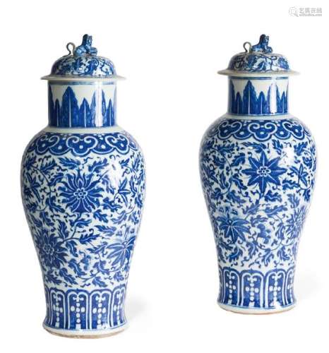 Pair of baluster vases with their covers, in blue …