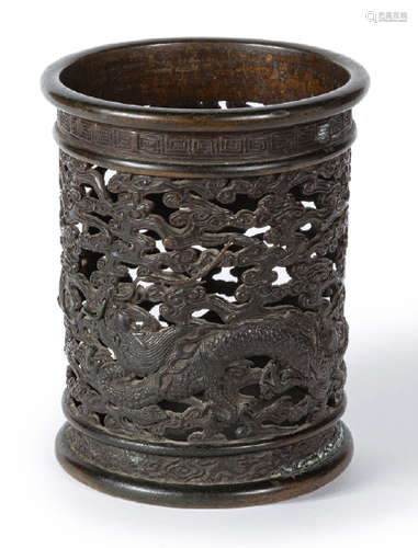 China bronze brush holder, 18th century H. 13,1 cm