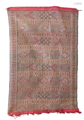 Oriental carpet in polychrome wool with geometric …