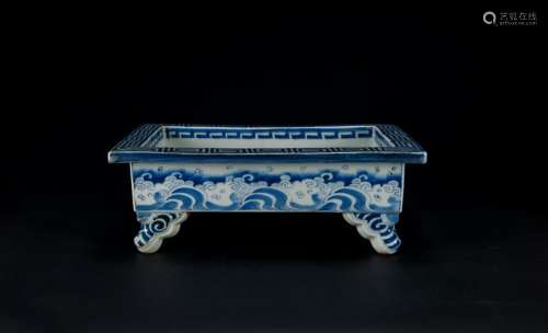 Qing Qianlong - A Blue And White Narcissus Flower Pot