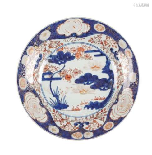 Japon Plat rond en porcelaine à décor bleu, rouge …