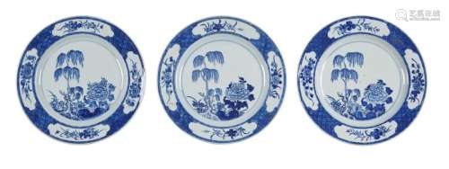 Chine Trois plats ronds en porcelaine à décor en c…