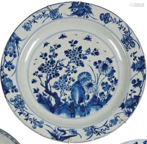 Chine Plat rond en porcelaine à décor en camaïeu b…