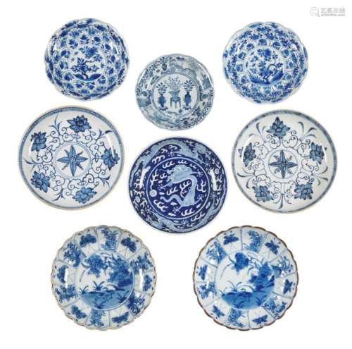 Chine Huit coupes en porcelaine à décors en camaïe…