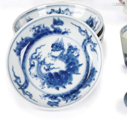 Chine Quatre coupes en porcelaine à décor en camaï…