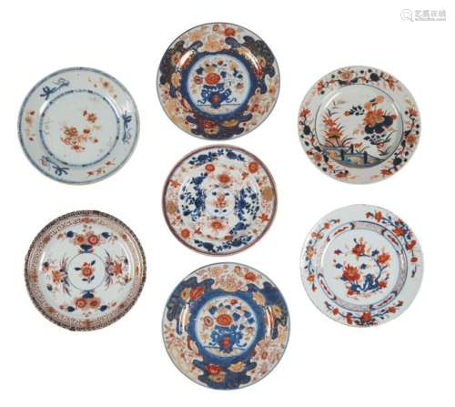 Chine Sept assiettes en porcelaine à décor bleu, r…