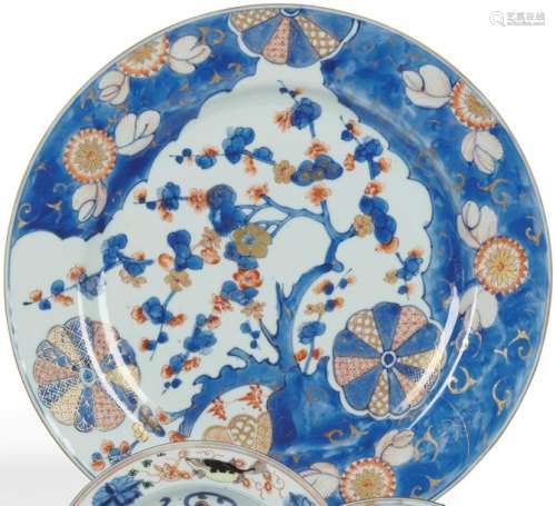 Chine Plat rond en porcelaine à décor bleu, rouge …