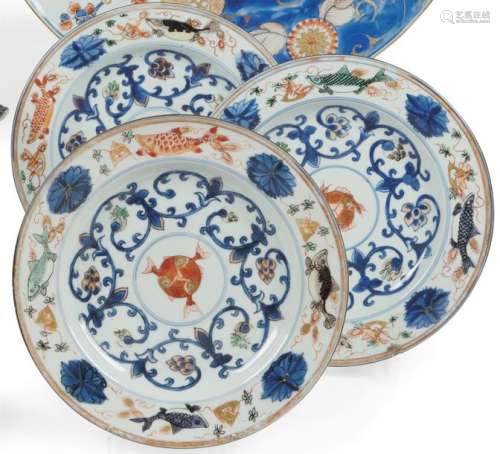 Chine Trois assiettes en porcelaine à décor polych…