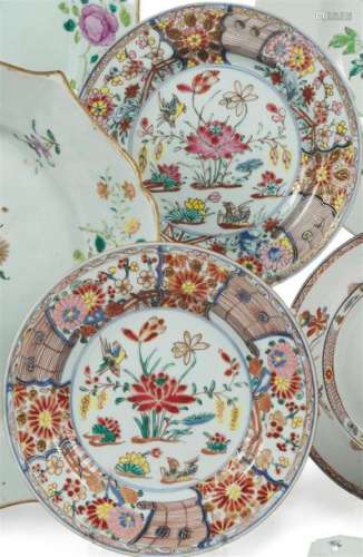 Chine Deux assiettes en porcelaine à décor polychr…