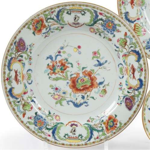 Chine Deux assiettes en porcelaine à décor polychr…