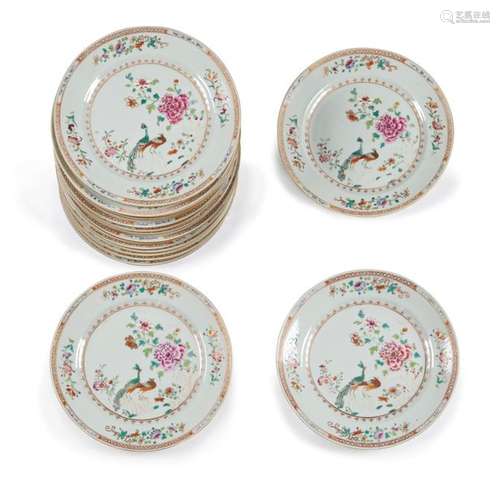 Chine Dix sept assiettes en porcelaine à décor pol…