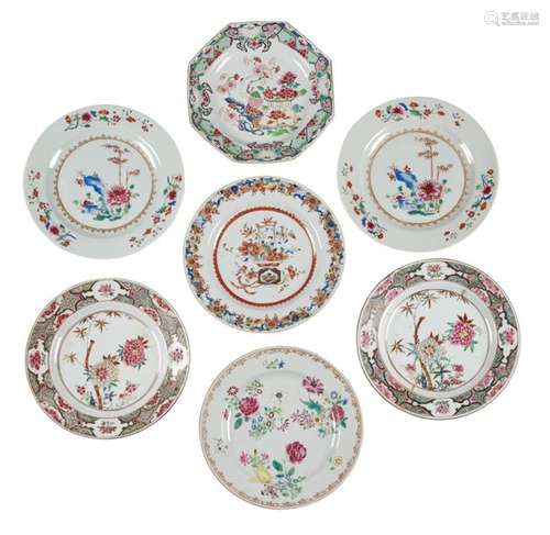 Chine Sept assiettes en porcelaine à décor polychr…