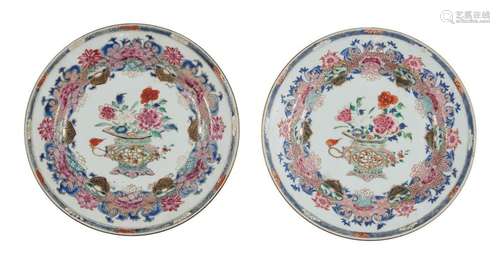 Chine Deux assiettes en porcelaine à décor polychr…