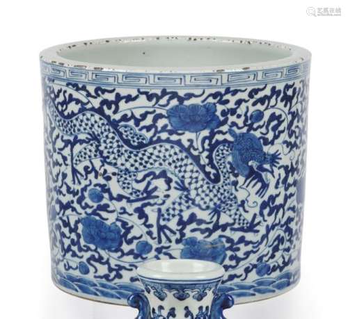 Chine Vase cylindrique en porcelaine à décor en bl…