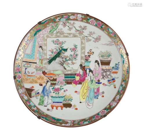 Chine (Canton) Plat rond en porcelaine à décor pol…