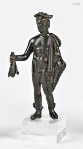 Statuette représentant le dieu Mercure nu, chaussé…