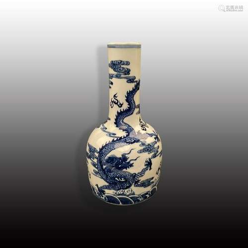 Chinese Blue-White âDragon' Vase