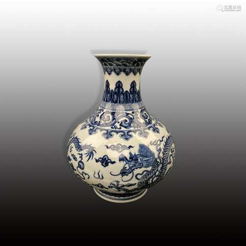 Chinese Blue-White 'Dragon' Globular Vase 'Yongzheng'