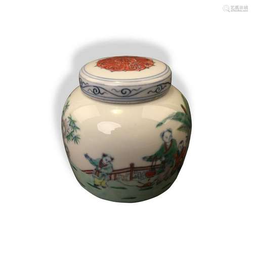 Chinese Wucai Jar with cover Yongzheng Mark