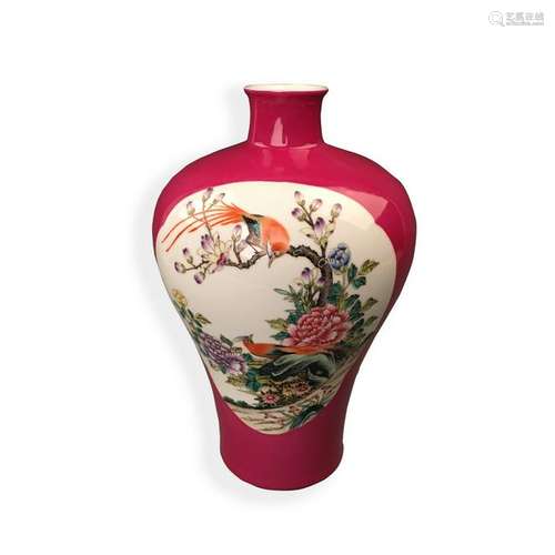 Chinese Famille Rose Porcelain Vase 'Qianlong' Mark