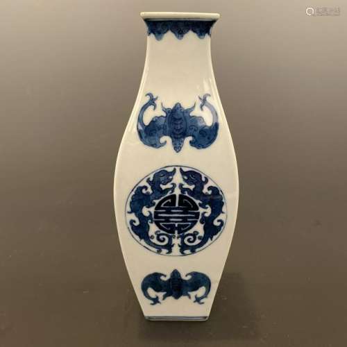 Chinese Blue-White Vase 'Qianlong' Mark