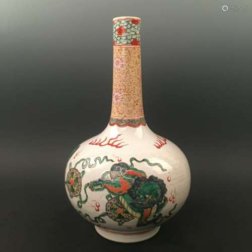 Chinese Wucai Lion Vase with Guangxu Mark