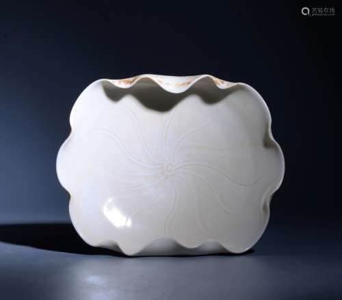 A DING YAO PETAL-FORM PLATE