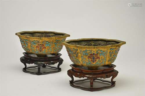 PAIR OF PLANTERS IN GILDED COPPER AND CHAMPLEVÉ EN…