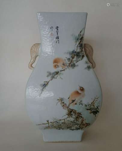 Chinese Qiangjiangcai Color Porcelain Vase