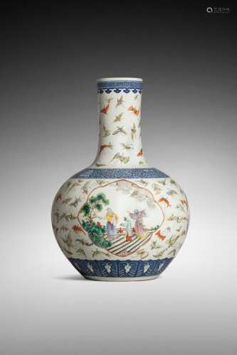Chine début XXème siècle \nGrand vase bouteille en …